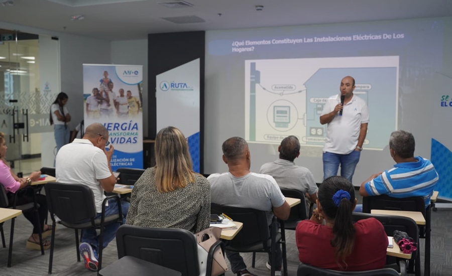 Air-e capacitó a líderes comunitarios de Barranquilla sobre normalización eléctrica
