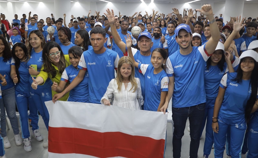 Gobernadora despidió delegación de colegios del Atlántico que irá a final regional de Juegos Intercolegiados