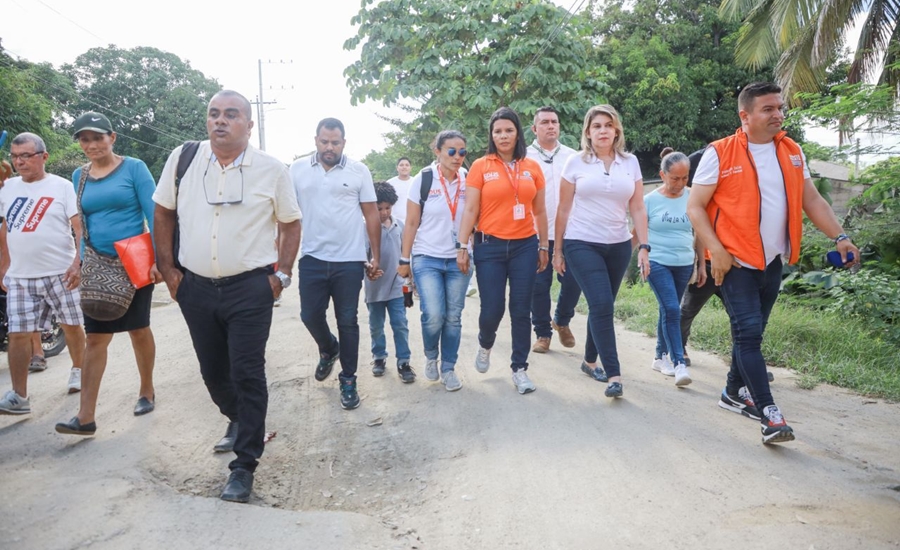 Alcaldesa Virna Johnson y comunidad recorrieron la vía Bonda – El Curval