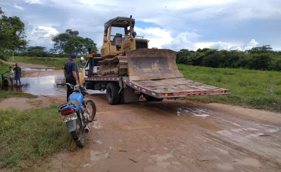 Gobernador Caicedo interviene vías afectadas en el Magdalena por la segunda temporada de lluvia