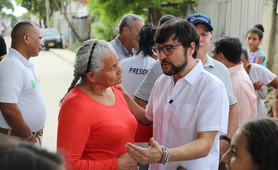 Alcalde Pumarejo llegó y entregó 11 mejoramientos de viviendas, vías y parques en Villa Sevilla 