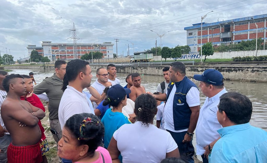 Equipo de Gobierno distrital de Barranquilla atiende emergencias en sectores más afectados por lluvias