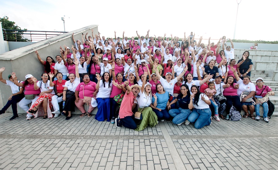 Más de 170 madres lideran labor social en sus barrios, orientando a la comunidad sobre programas del Distrito 