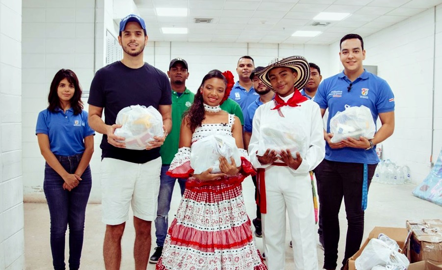 Los Reyes del Carnaval de los Niños, Tahiana y Diego, sumaron sus ayudas a las familias del Atlántico