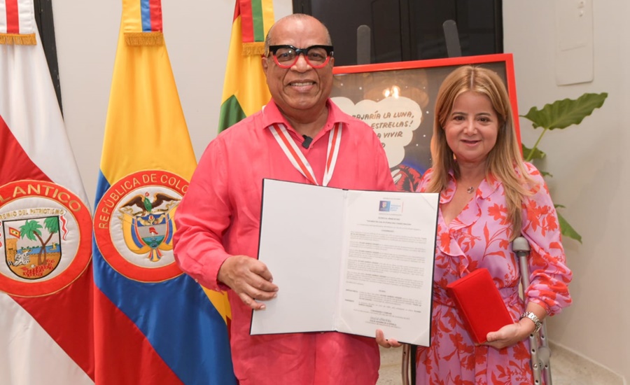 Gobernadora condecoró al maestro Álvaro Barrios con la medalla Puerta de Oro de Colombia