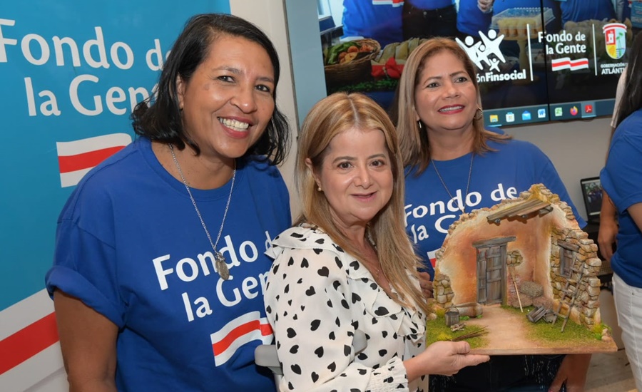50 emprendedores del Fondo de la Gente comercializan sus productos en el Malecón del Río