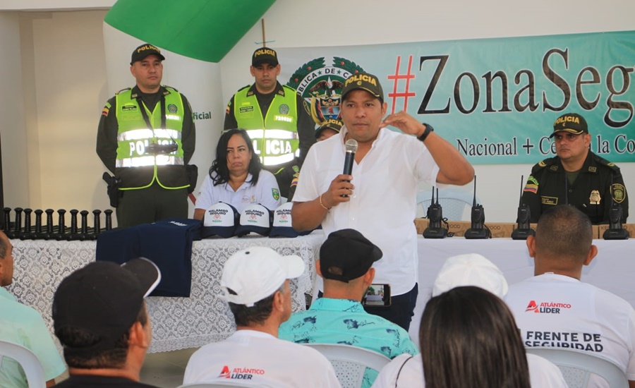 Alcaldía de Malambo entrega 40 radios de comunicación a Frentes de Seguridad y Policía