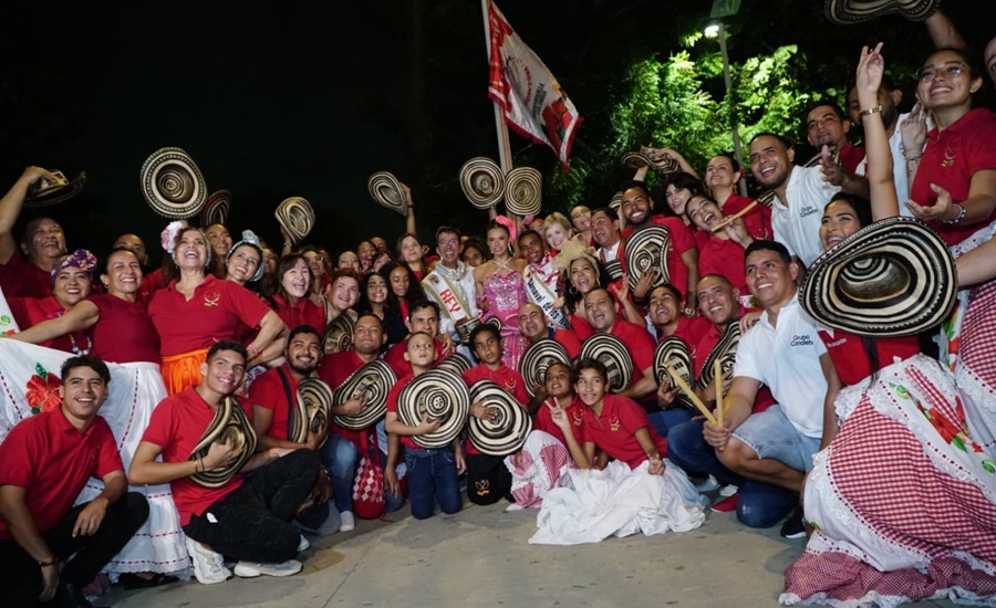 Cumbiambas y danzas de Congo ondearon sus banderas con la monarquía del Carnaval