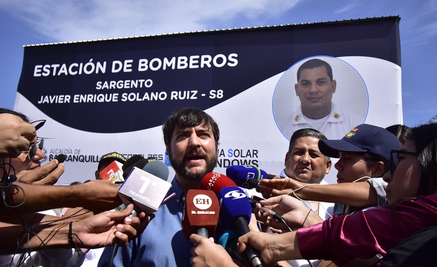 Alcalde Pumarejo propone a Comisión Nacional del Servicio Civil régimen laboral especial para bomberos
