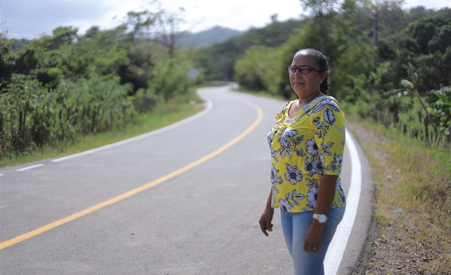 “Con el mejoramiento de la vía Santa Cruz – Socavones – Pendales, nuestros campesinos pueden sacar de forma más eficiente sus cosechas”: Elsa Noguera