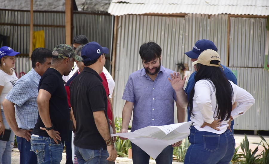 En barrios del suroriente, alcalde Pumarejo inspeccionó parques en recuperación y entregó mejoramientos de viviendas
