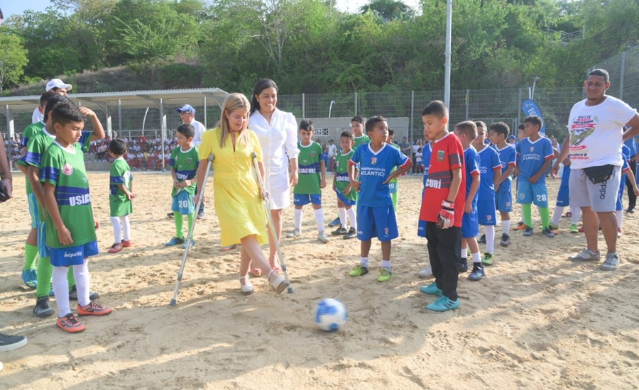 Gobernadora entregó la cancha de fútbol Chacanita en Usiacurí y dio inicio a la nueva fase de formación de la OVA