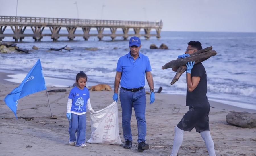 En el Día Mundial de los Océanos, Gobernación del Atlántico lideró limpieza de playas en Puerto Colombia