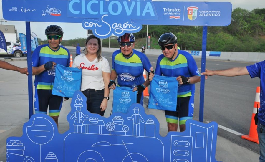 Padres celebran pedaleando en la Ciclovía con Tránsito del Atlántico