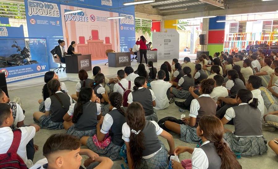 Tránsito del Atlántico llega a los colegios oficiales con campaña para prevenir que menores de edad conduzcan motocicletas