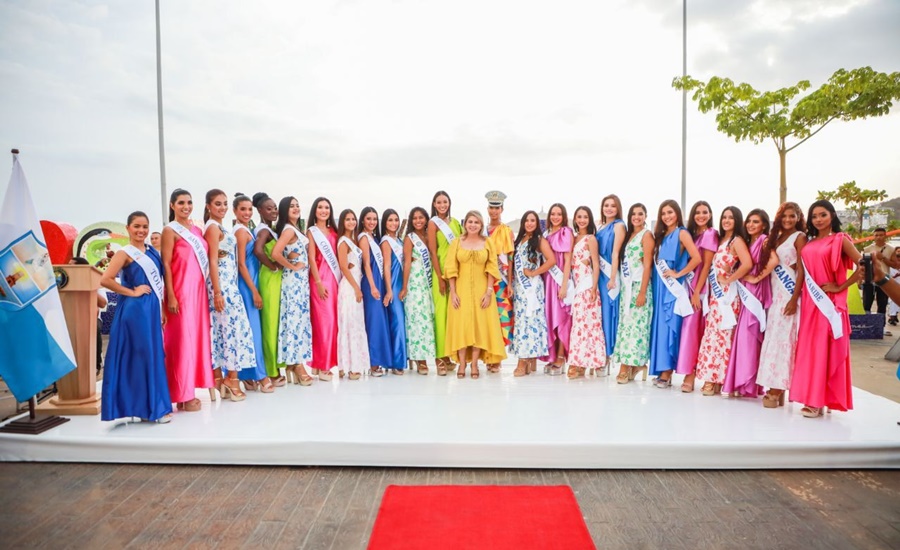 Alcaldesa Virna Johnson entregó bandas oficiales y llaves de la ciudad a Capitanas Nacionales del Mar