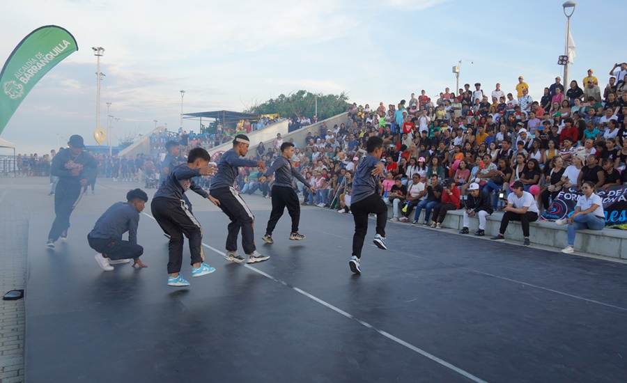 300 jóvenes bailaron por la convivencia en Barranquilla