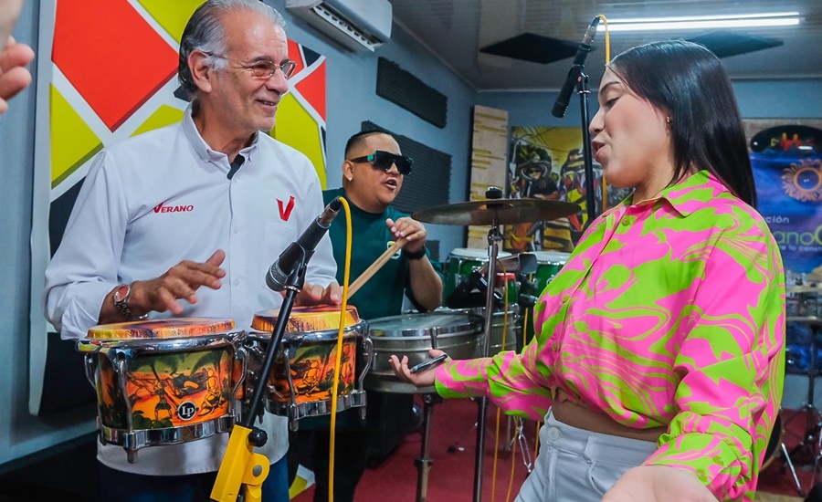Verano graba jingle de campaña con ganadores del concurso «Tú Voz Atlántico»