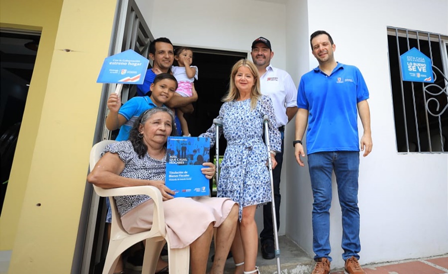 Gobernadora del Atlántico entregó 169 títulos de vivienda a familias de Sabanagrande