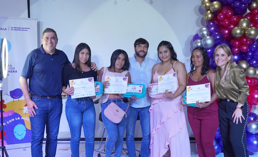 Como impulso para el crecimiento laboral, Distrito capacita a 200 mujeres con cursos para emprender