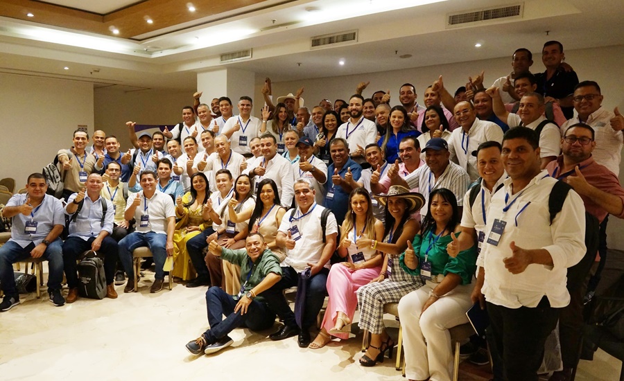 Más de mil alcaldes electos a culminaron curso con la ESAP para tomar posesión de sus cargos