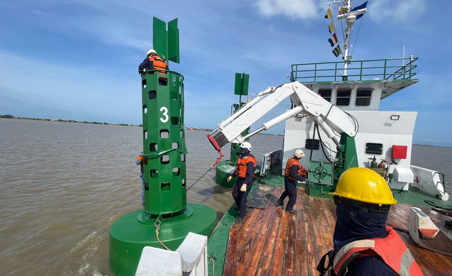 Dimar ejecuta plan de mantenimiento y mejoras a las ayudas de navegación en el canal de acceso a zona portuaria de Barranquilla