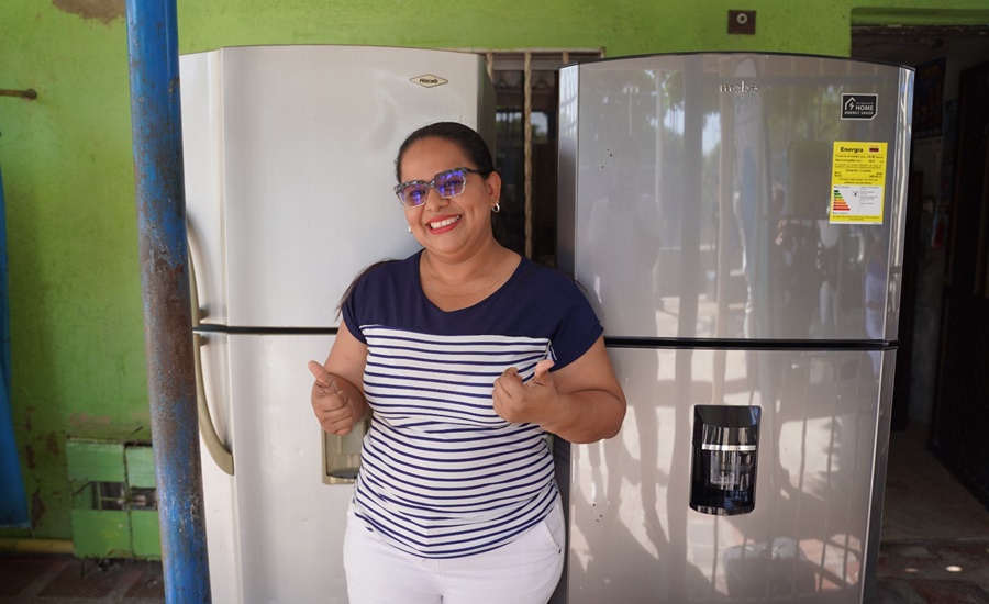 En alianza Caribe Eficiente y Air-e entregan 1.200 neveras en el Atlántico para fomentar la eficiencia energética