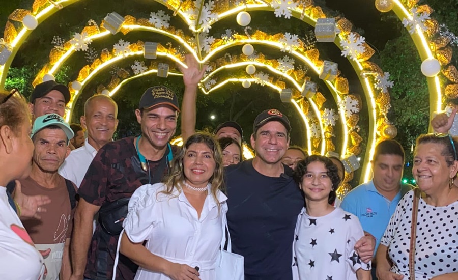 Alcalde electo, Alex Char, en víspera de velitas, con comerciantes del Centro