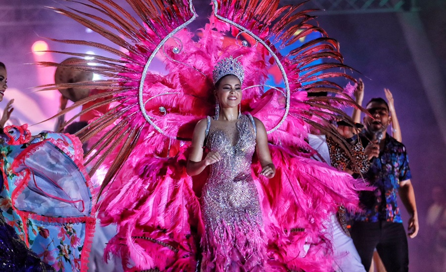 ¡Fascinante! Natalia Muñoz se coronó en medio de un derroche de tecnología digital y rindió tributo a los carnavales de América Latina