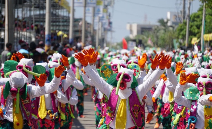 Gran Parada de Comparsas una tradición con el brillo del Carnaval