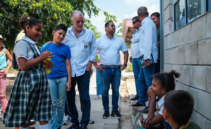 Casa a casa, Eduardo Verano busca a niños de Piojó e Hibácharo para matricularlos