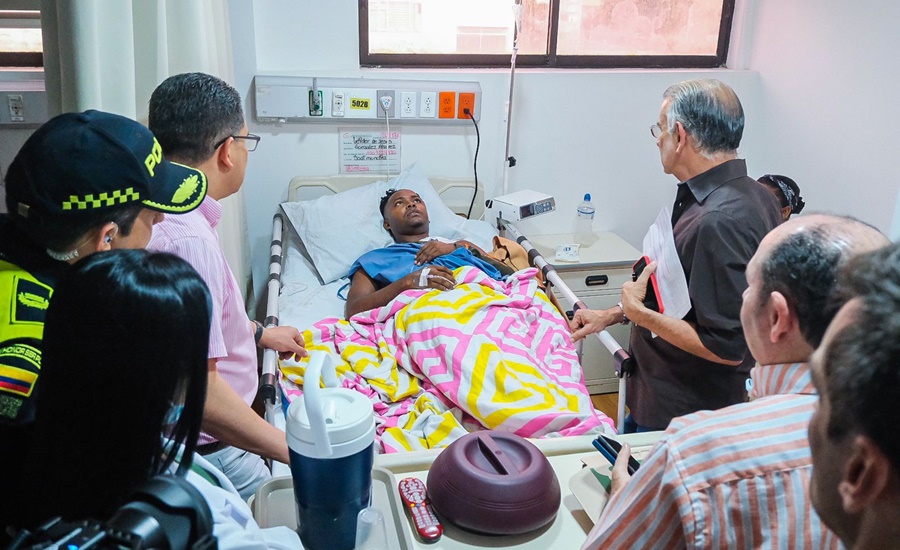 Gobernador del Atlántico visita a niños que se accidentaron en Tubará