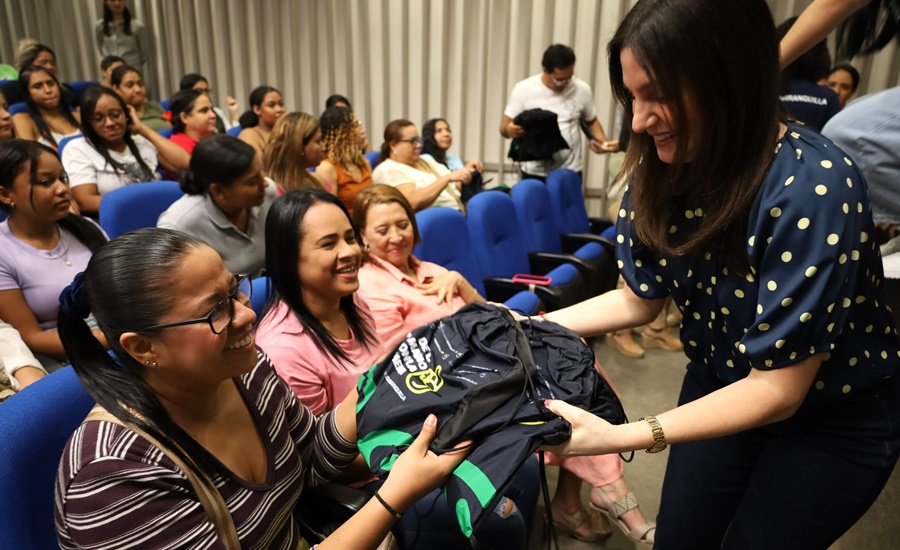 ‘De la Mano con la Primera’, 150 mujeres inician formación en inglés