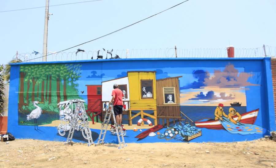 Artistas franceses en colaboración con la comunidad pintan en mural la historia y sueños del barrio Las Flores