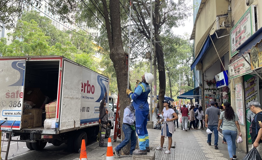 Desde el Paseo Bolívar, Distrito avanza en la regulación del cableado aéreo de la ciudad