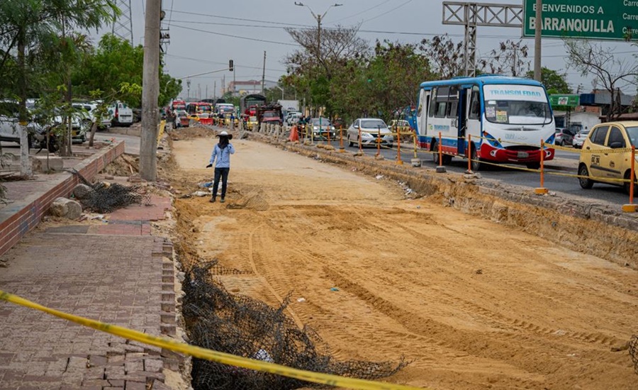 Alcaldesa de Soledad ordena supervisión diaria a las obras de la calle 30