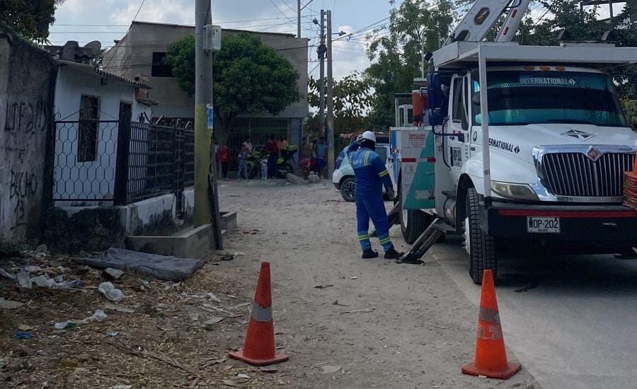 Instalación de elementos de red en el barrio La Sierra y sectores aledaños