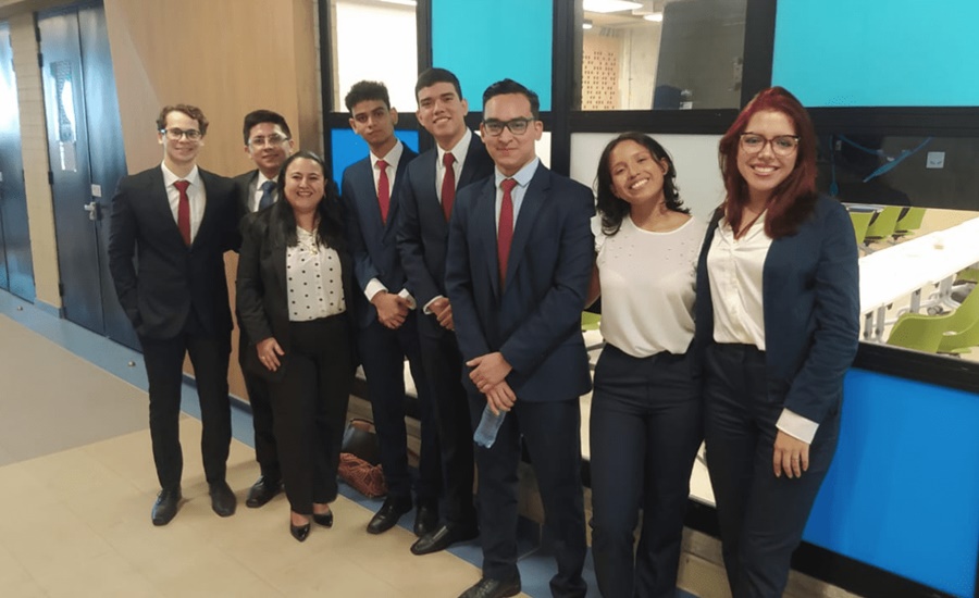Estudiantes de Derecho sobresalen en la competencia mundial más prestigiosa de juicios simulados