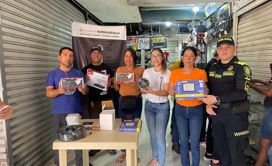 Para robustecer frentes de seguridad, se instalaron cámaras y sirenas de vigilancia en mercados