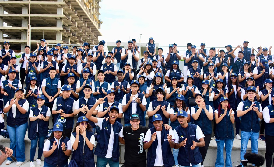 Iniciando celebración de la juventud, alcalde Char presenta primer grupo de guías cívicos 