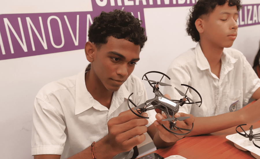 Bachilleres desarrollan habilidades STEM en jornada de robótica y ciencia