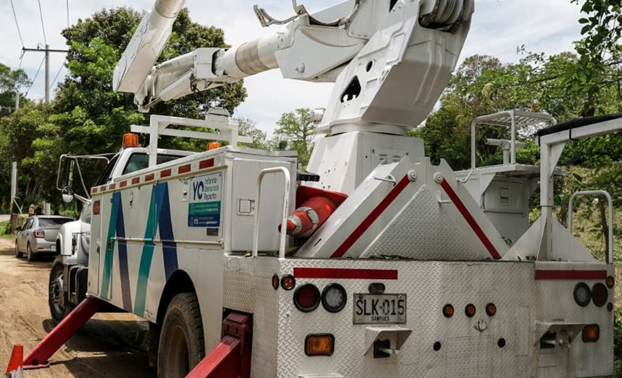 Trabajos eléctricos en los barrios Villa Carolina y Limoncito