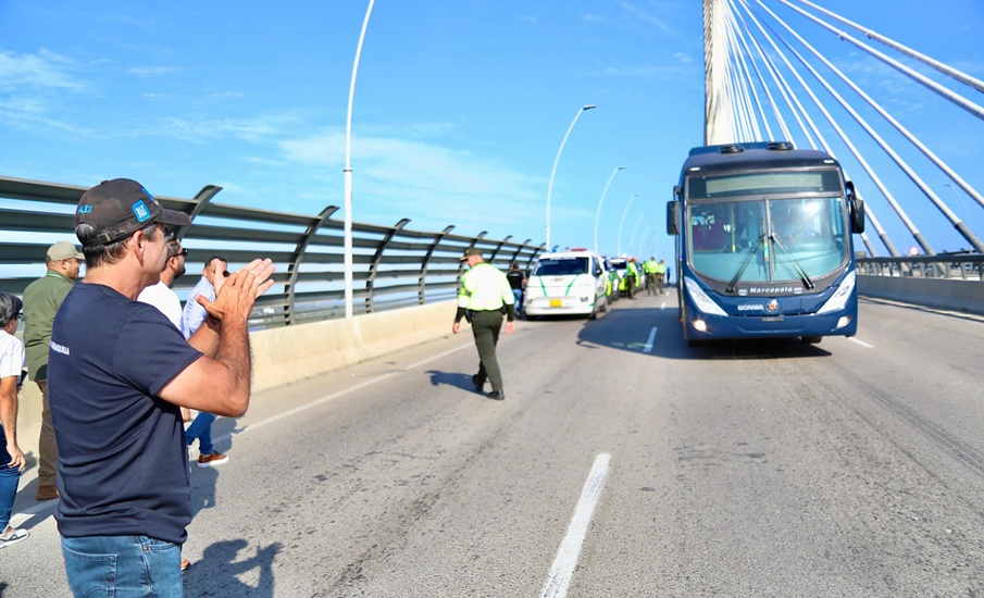 Nueva flota para Transmetro: alcalde Char recibe nuevos buses que se suman al Sistema de Transporte Masivo