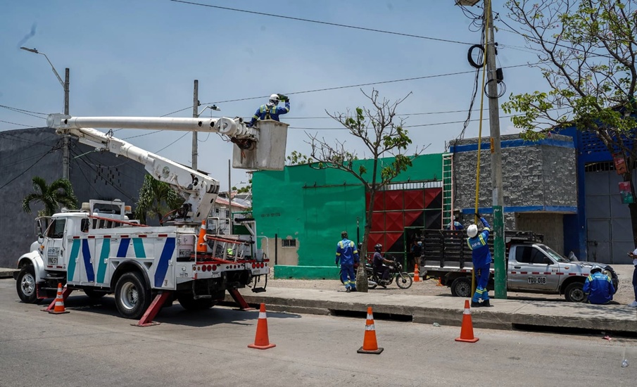 Trabajos eléctricos en el barrio Bajo Valle en Barranquilla