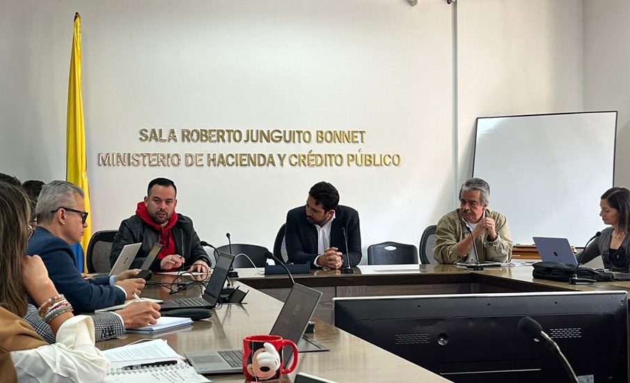 Ministro de Hacienda y Agente Interventor de Air-e trazan hoja de ruta para garantizar sostenibilidad financiera de la compañía