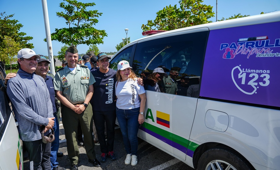 Alcalde Char completa entrega de 55 CAI móviles a la Policía Metropolitana de Barranquilla