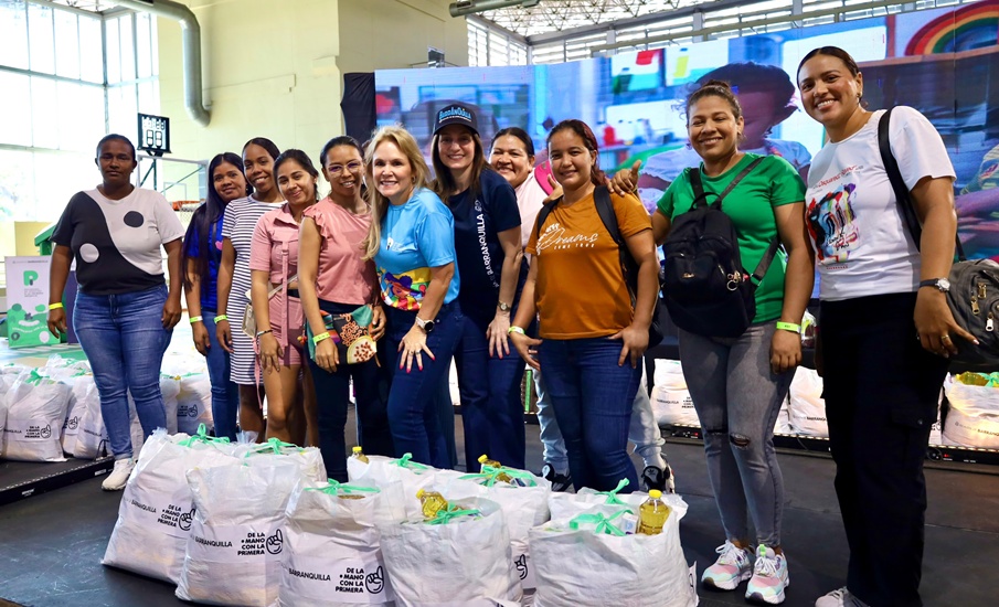 ‘De la mano con la Primera’, Alcaldía de Barranquilla entrega paquetes alimentarios a la primera infancia en riesgo nutricional