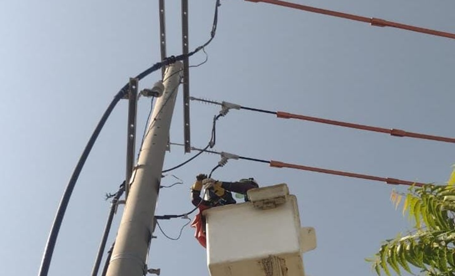 Air-e Intervenida instala nuevas redes eléctricas en el barrio Los Pinos en Barranquilla