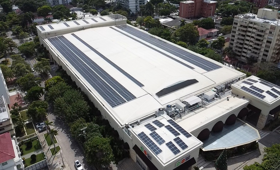 Cenco Altos del Prado impulsa la sostenibilidad con implementación de 1.226 paneles solares
