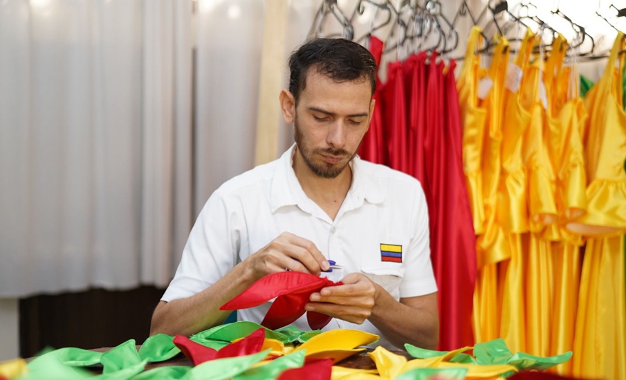 SENA Atlántico se suma al Carnaval de Barranquilla con la confección de vestidos para candidatas del Reinado Popular